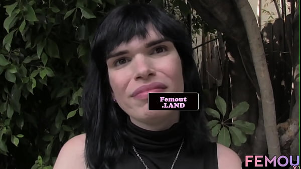 Alluring shemale debutante tugs her dong