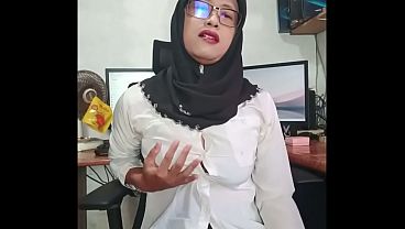 Asian Ladyboy With Hijab Masturbates