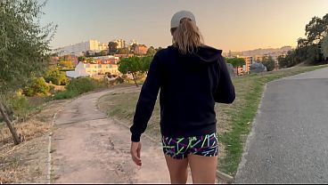 MILF SAIU PRA FAZER CAMINHADA NA RUA E ACABOU SENDO FODIDA PELO NEGÃO